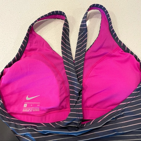 Nike fitted Gray Swim Top with Fuchsia Bra - Picture 3 of 6
